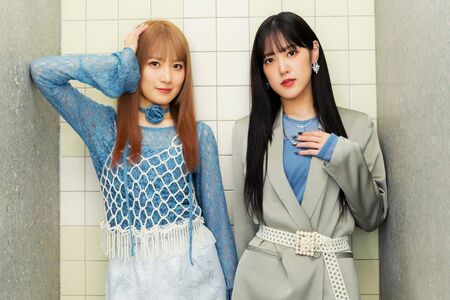 色紙B】小関舞×森戸知沙希 コラボレーションシングル 発売記念